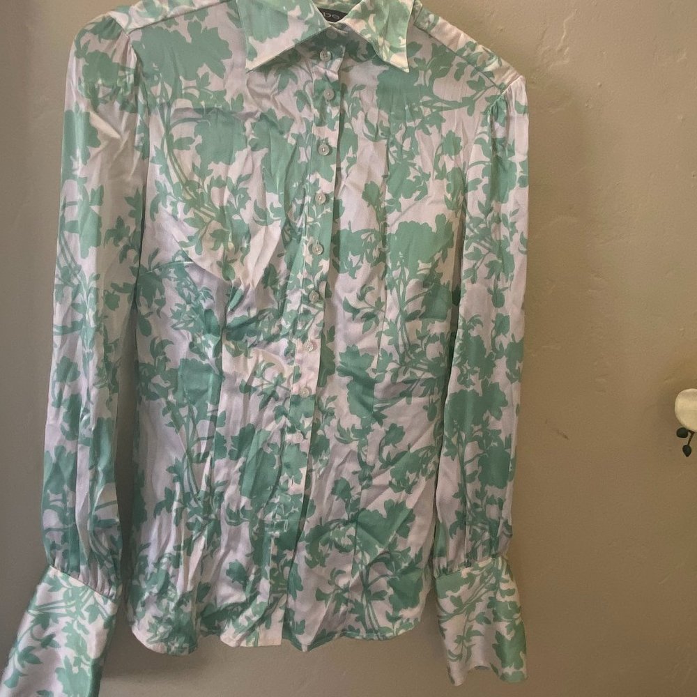 Bebe Green White Floral Print Silk Blouse - Size M - French Cuff Sleeves Collar